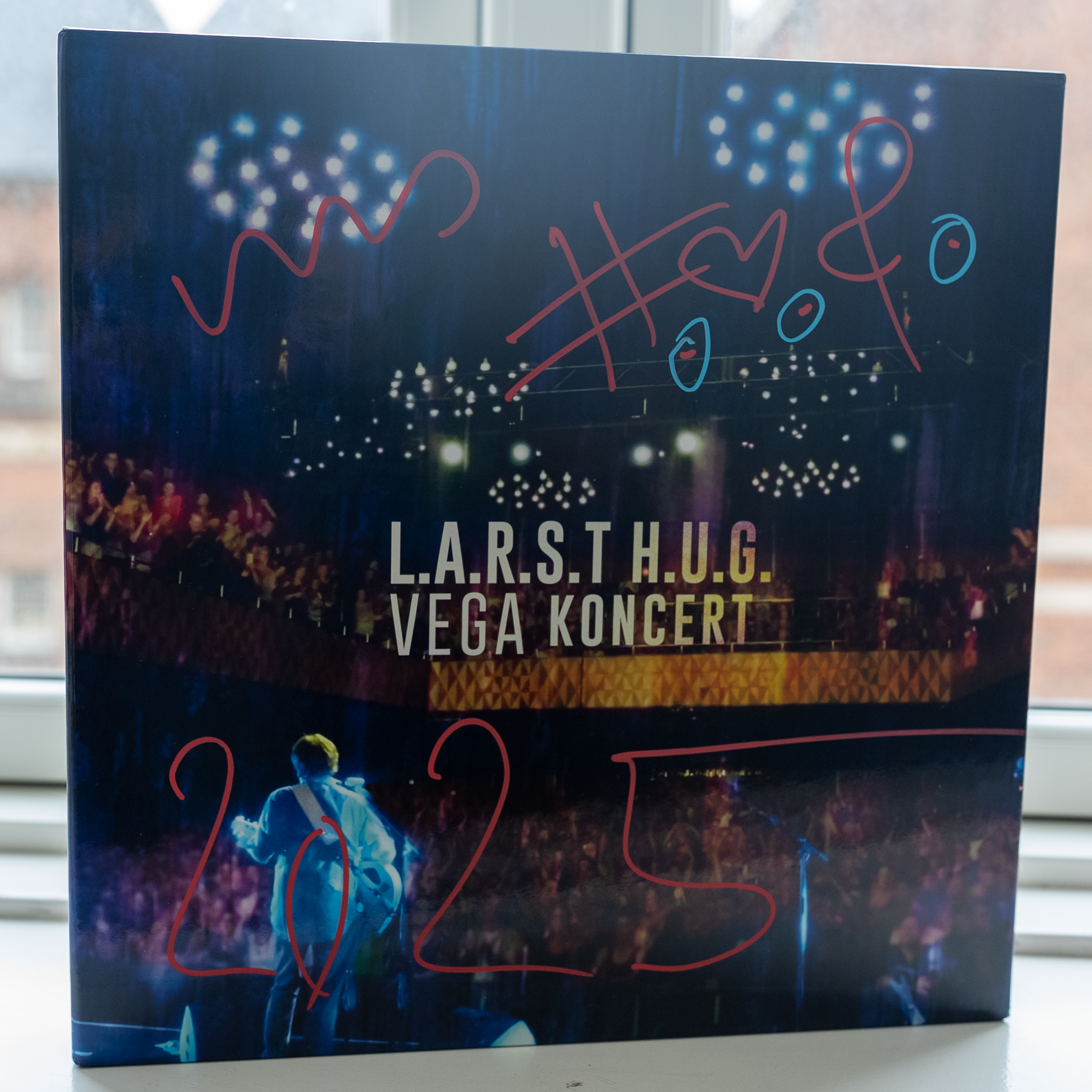 SIGNERET L.A.R.S.T H.U.G. VEGA Koncert Vinylboks