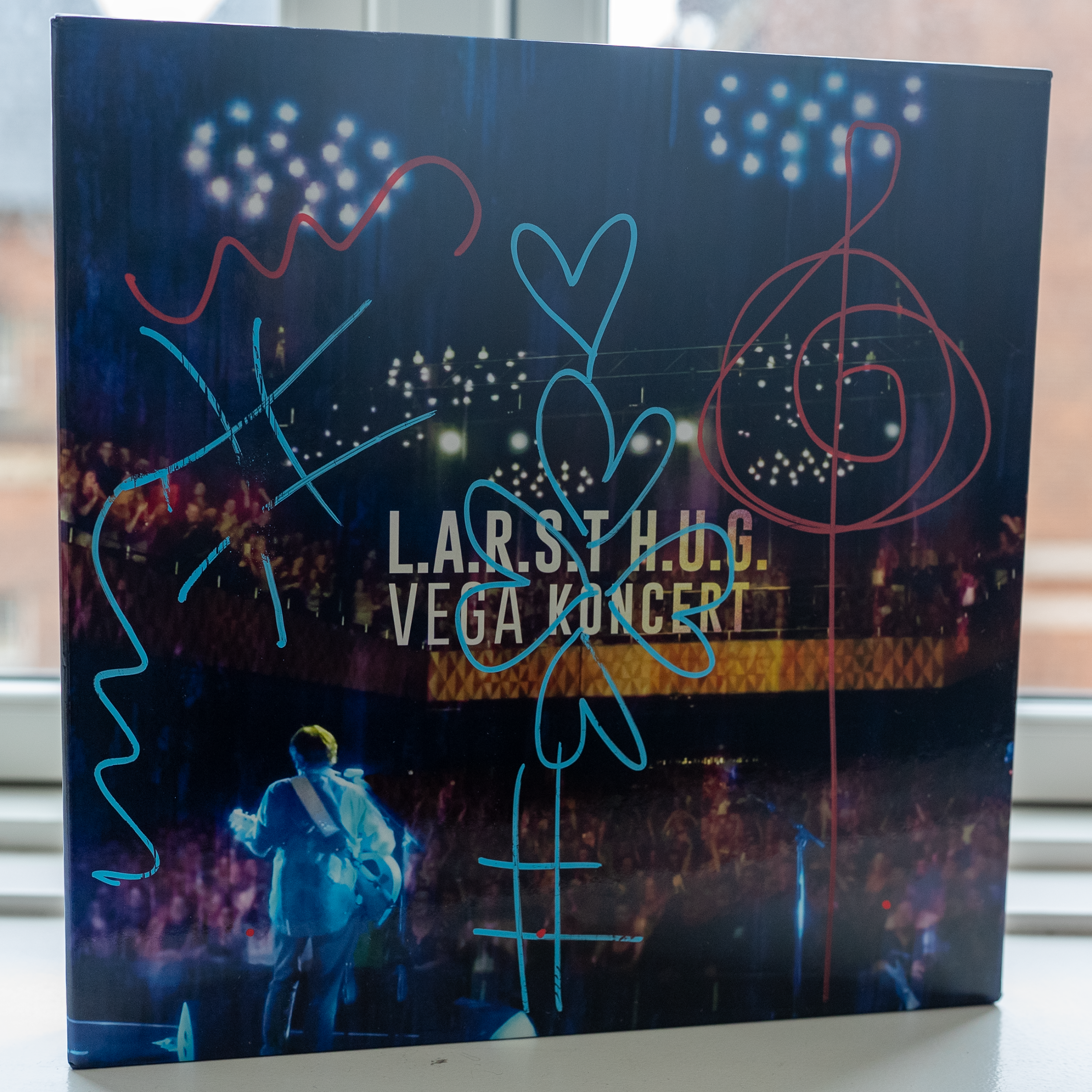 SIGNERET L.A.R.S.T H.U.G. VEGA Koncert Vinylboks